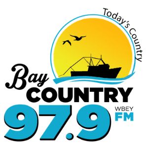 Logotipo de la emisora ​​de radio WBEY Bay Country 97.9 FM