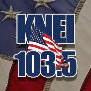 Logotipo de la emisora ​​de radio KNEI 103.5 Bluff Country